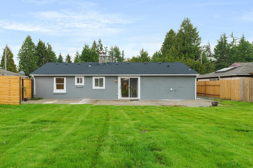 Building Photo - 13352 17th Ave NE
