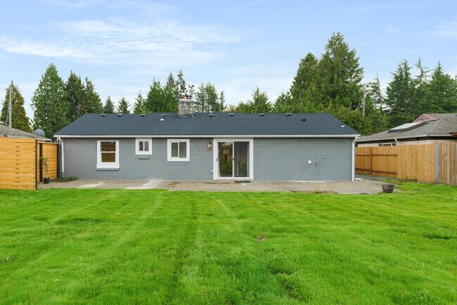 Building Photo - 13352 17th Ave NE