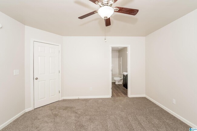 Building Photo - 975 Moonlite Dr