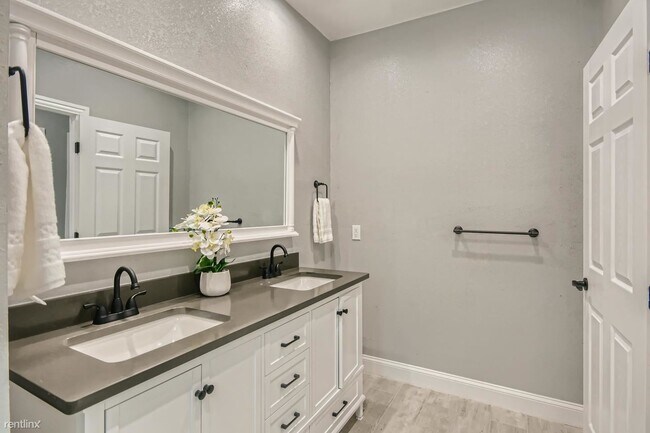 Building Photo - 3 br, 2 bath House - 1914 Burlington Boule...