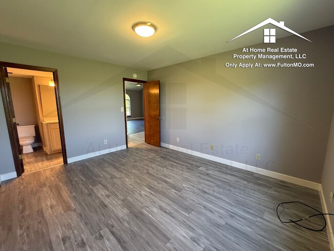 Building Photo - 2703 Mayflower Dr