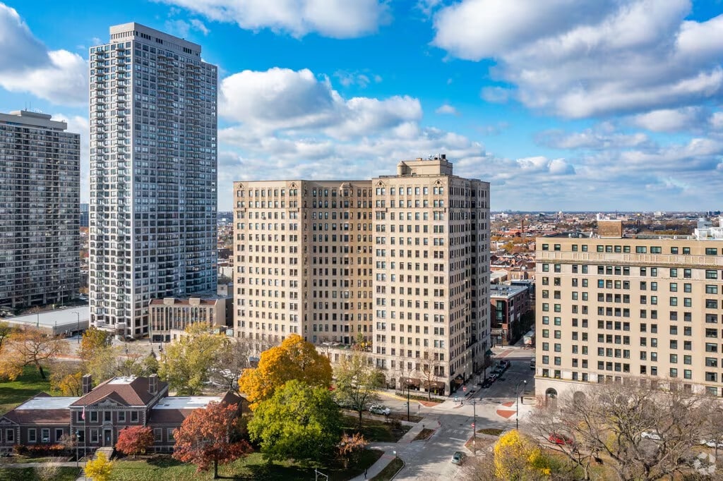 Exterior - 2000 N Lincoln Park W