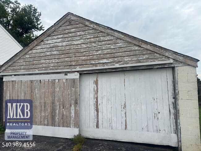 Building Photo - Garden City Property