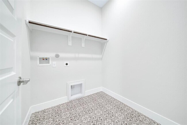 Building Photo - 26910 Swanborough Rd