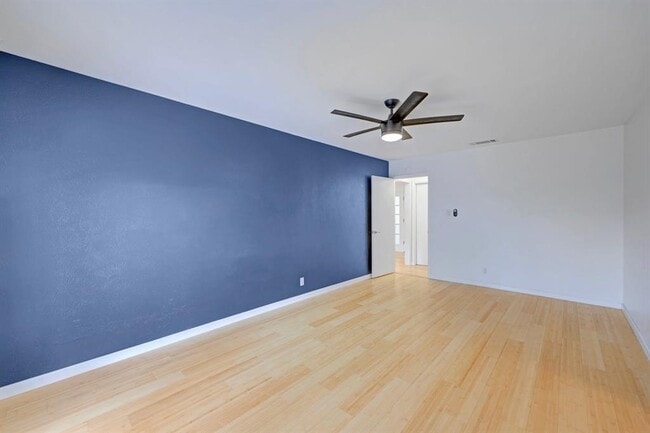 Building Photo - 10229 Missel Thrush Dr