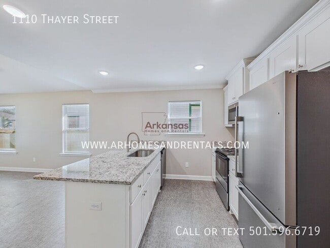 Building Photo - 1110 Thayer St