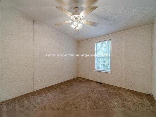 Building Photo - A COUNTRY DREAM! 4BR, 2BATH MANUFACTURED HOME, $1650./month