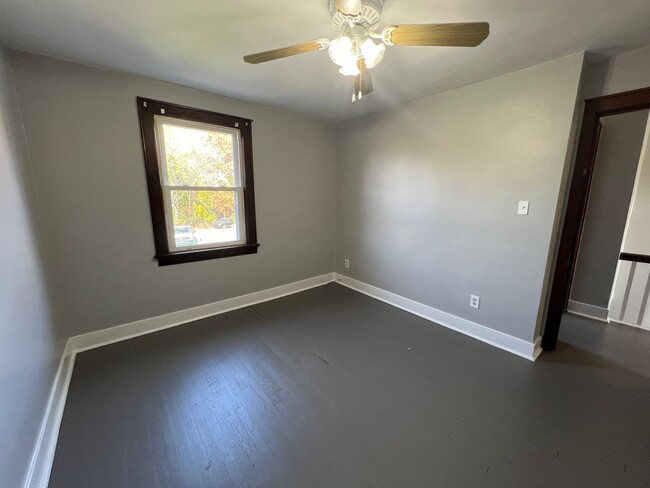 Building Photo - North Side - 3 BR Single Family Home, Fenc...