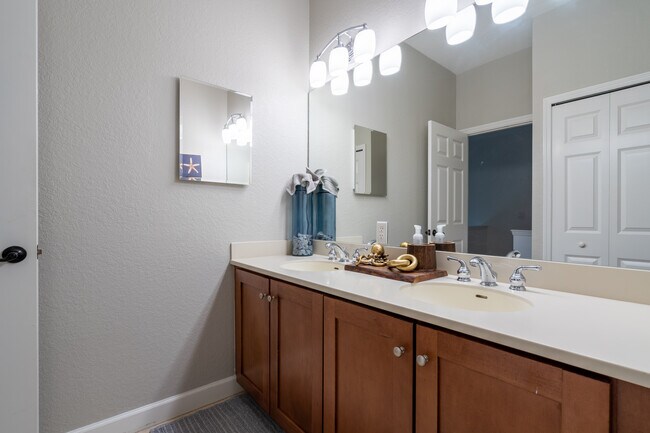 Building Photo - 8904 Duval Ln