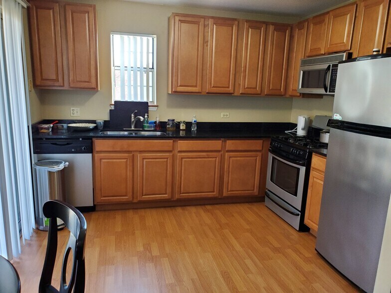 Building Photo - 116 Gant Cir