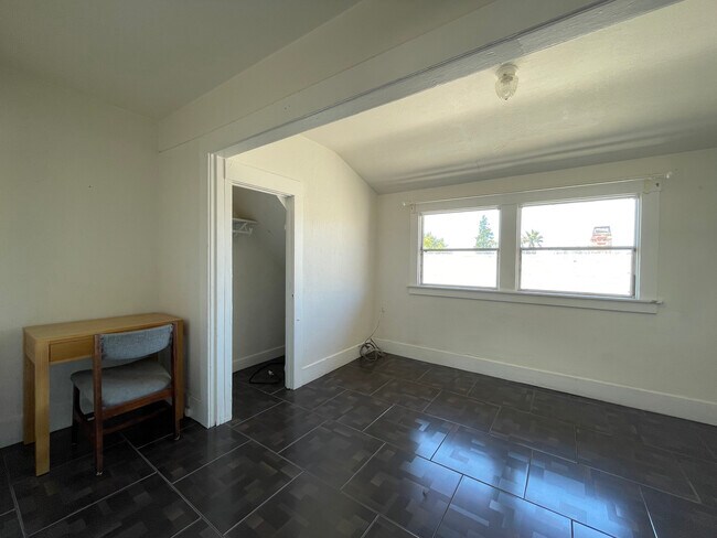 Back Bdrm 3 - 1230 Burnett St