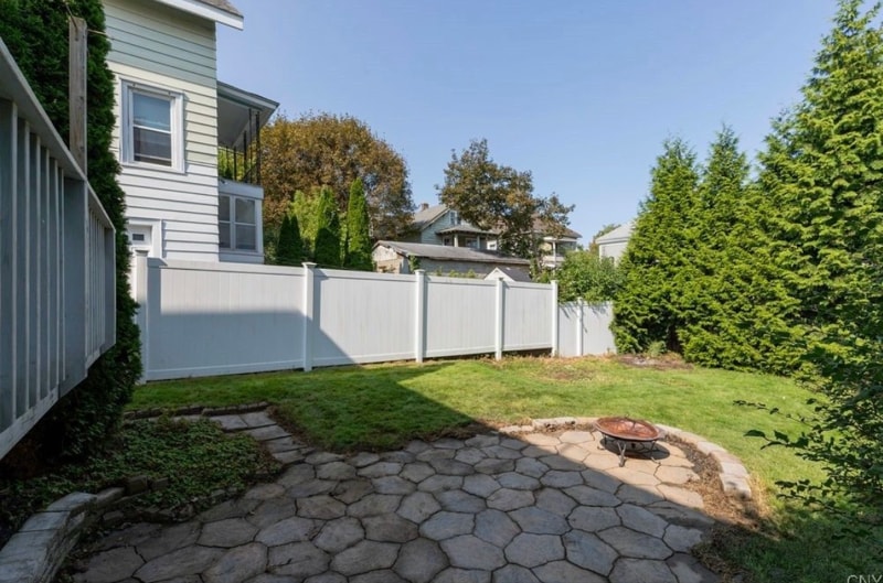 Building Photo - 136 Bryant Ave