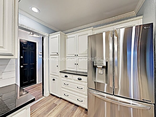 Building Photo - 2137 Barberry Dr