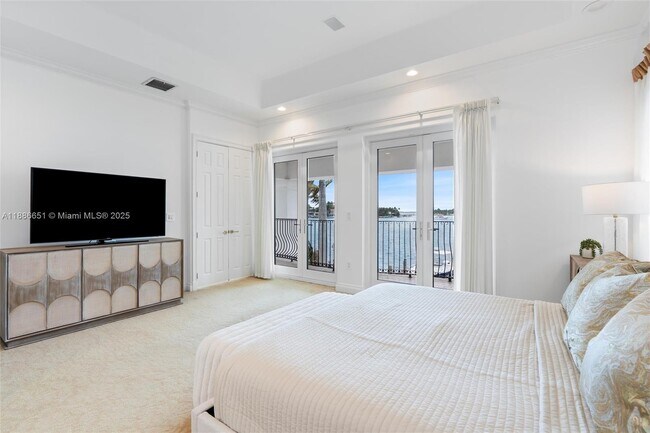 Building Photo - 305 N Hibiscus Dr