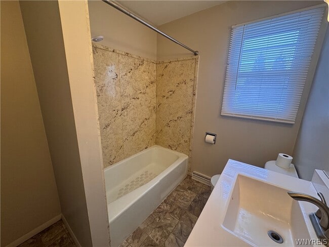 Building Photo - 10035 Creek Rd