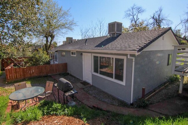 Building Photo - 1561 Willis St