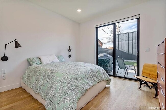 Building Photo - Contemporary Townhome in an Exceptional Su...