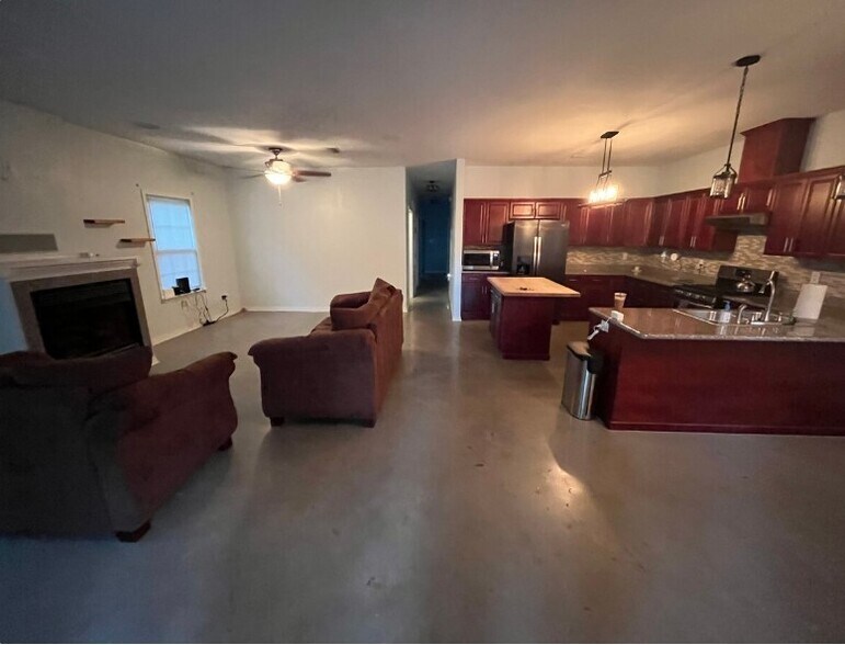 Great Room & Kitchen - 542 S 1st St