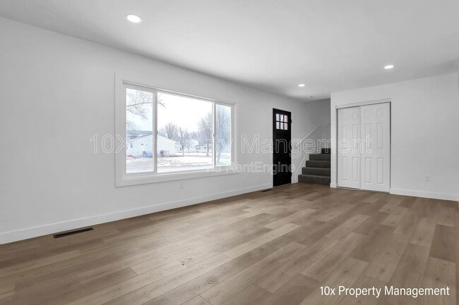 Building Photo - 4403 Paxton Dr S
