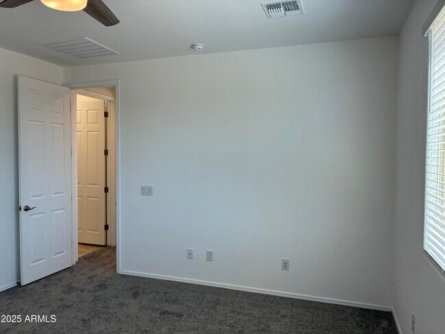 Building Photo - 813 S 107th Dr