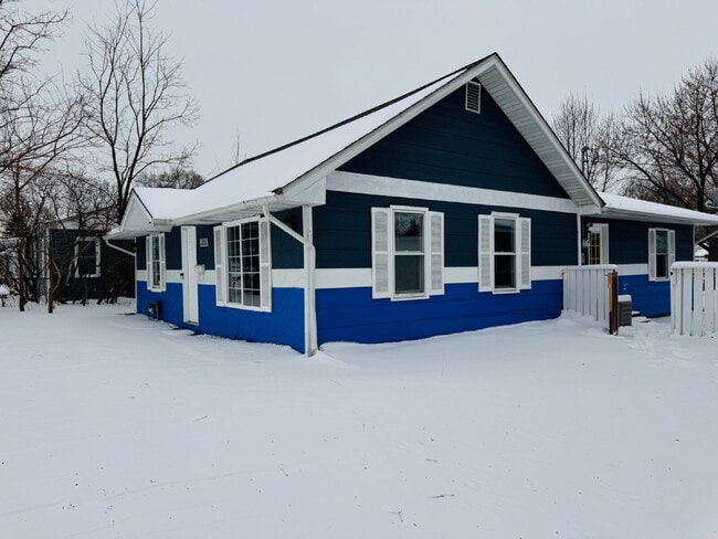 Building Photo - 5626 6th St NE