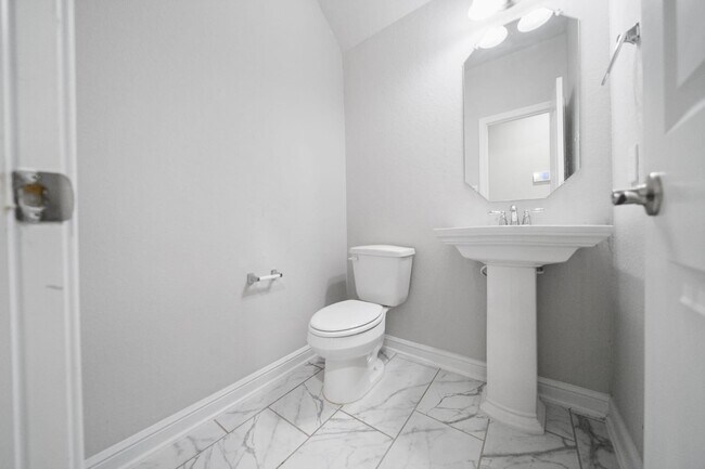 Building Photo - 5026 Lacebark Pne Trl