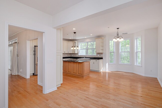 Building Photo - 82 Suzie Dr