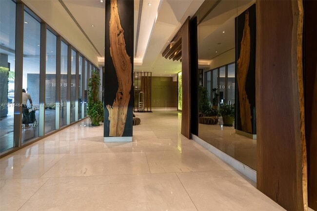 Building Photo - 1010 Brickell Ave