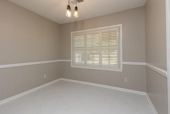 Building Photo - 1539 Brookside Dr