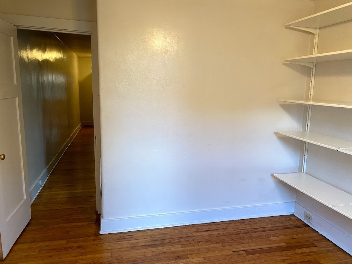 Building Photo - 6325 Glenview Pl