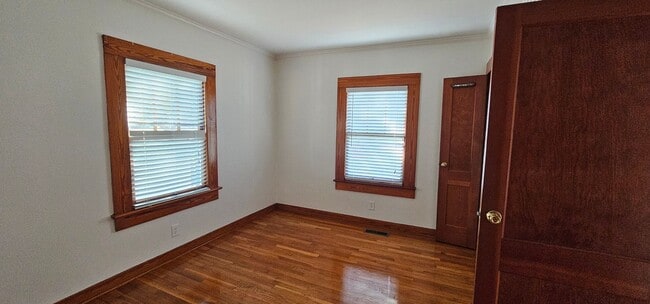 Building Photo - Lovely in Milner