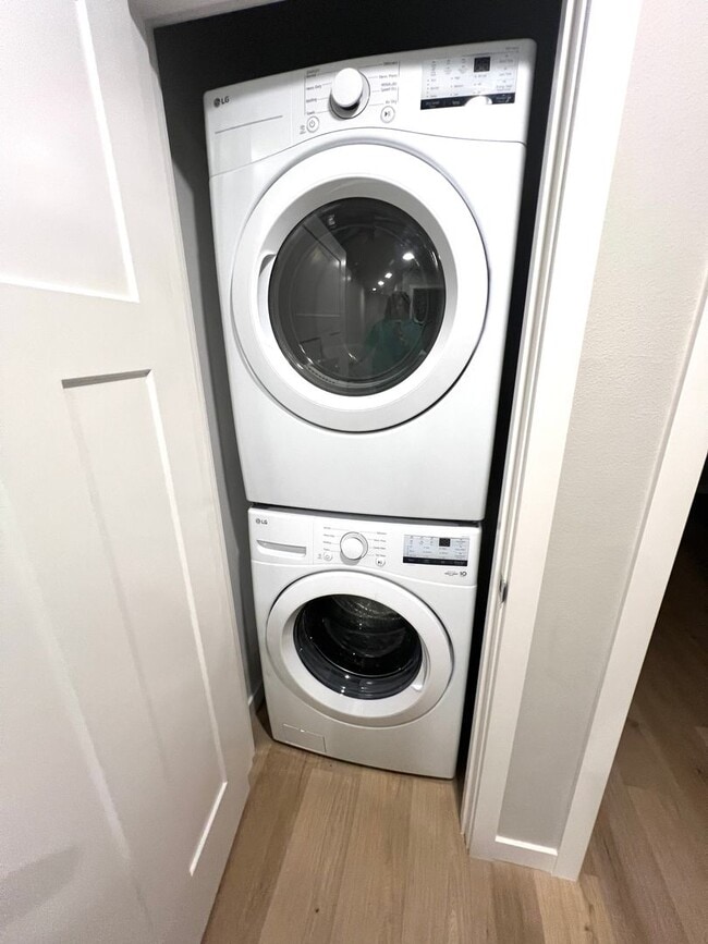 Building Photo - Beautiful 3 bed 2.5 bath Duplex Conveniently Located In Lebanon!