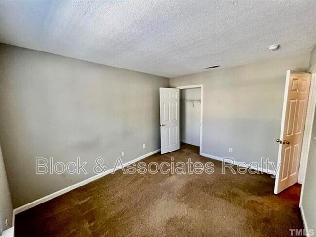 Building Photo - 412 Canyon Lake Cir