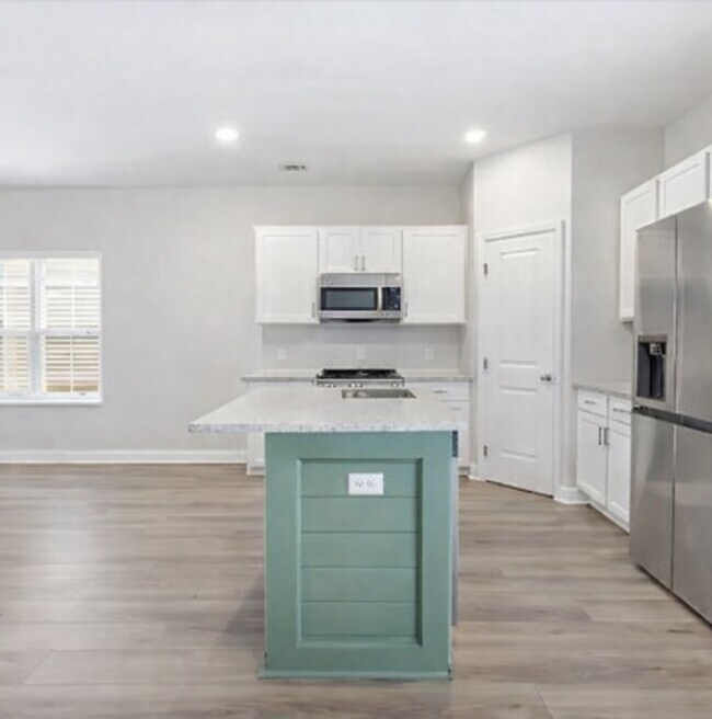 Building Photo - 104 Simon Cir