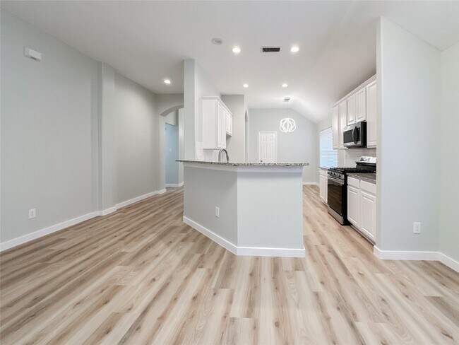Building Photo - 27 Auburn Path Dr