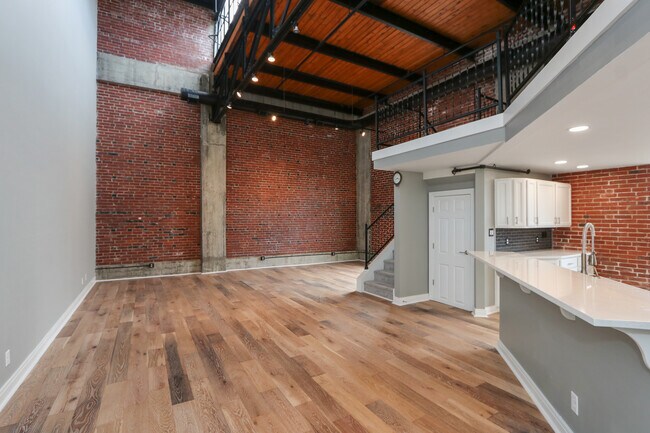 Building Photo - 735 Lexington Ave