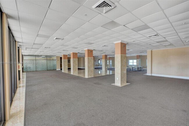 Building Photo - 400 Kings Point Dr