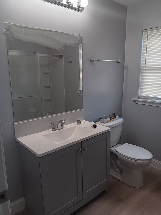 Building Photo - Renovated 3 Bed 2 Bath Single-Family Home ...