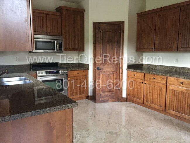 Building Photo - NO DEPOSIT Option Available for This Prope...