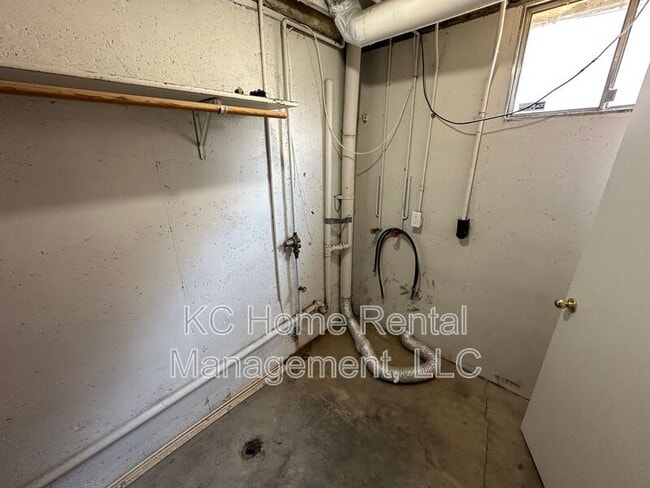 Building Photo - 433 Lee Dr
