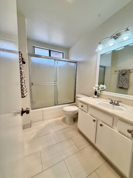 Building Photo - 232 S Pine St