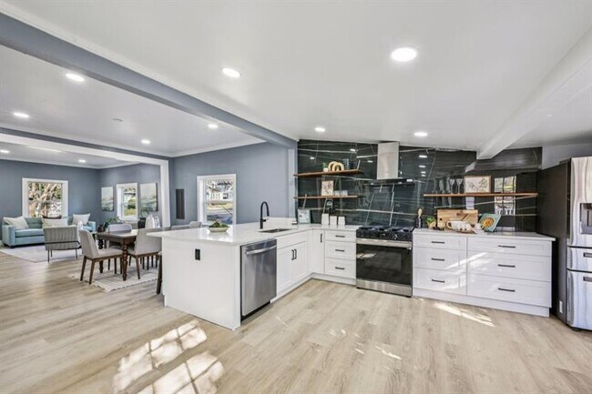 Building Photo - 1504 Hardin Ave