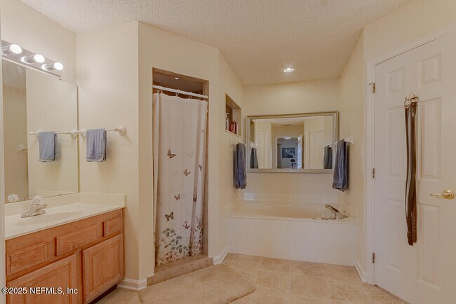 Building Photo - 4393 Pebble Brook Dr