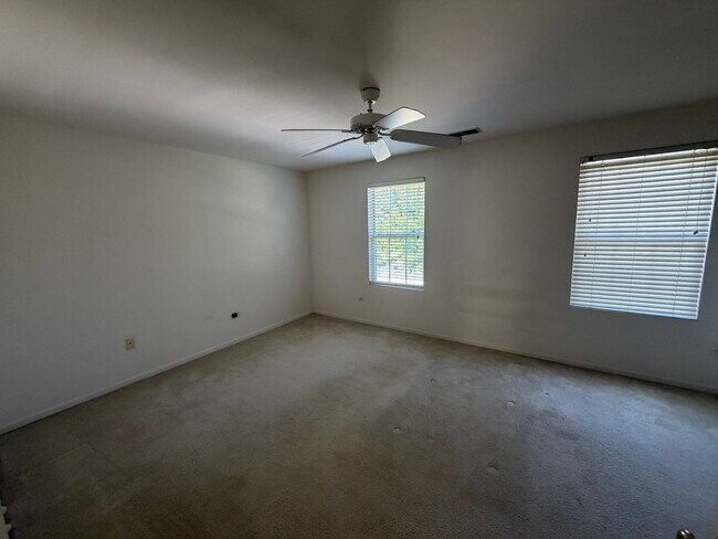 Building Photo - 2503 Oak Tree Ln