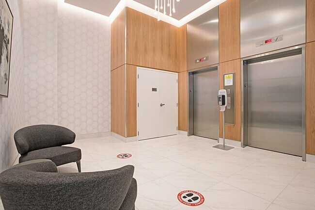 Building Photo - Little Italy Fully Furnished 1 Bedroom! Av...