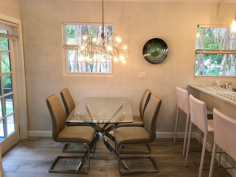 Building Photo - 7006 Midnight Pass Rd