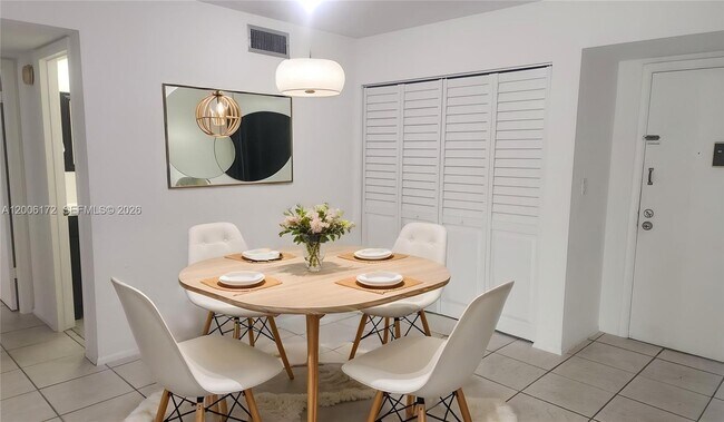 Building Photo - 13707 Kendale Lakes Cir