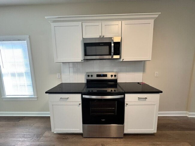 Building Photo - 150 Raye Dr