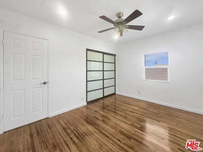 Building Photo - 211 E 81st St