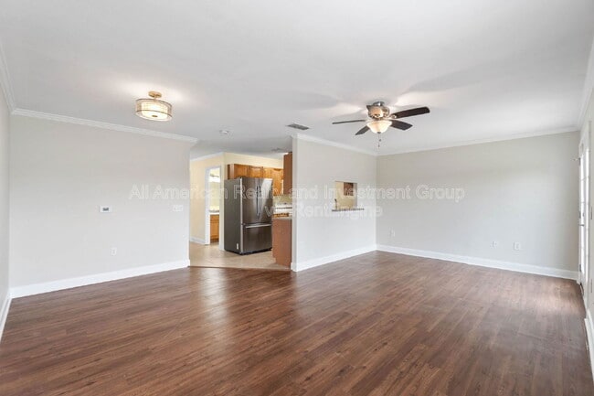 Building Photo - 747 Majestic Dr